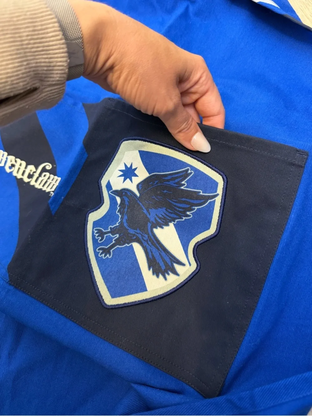 Harry Potter x William Sonoma Ravenclaw House Apron - Picture 4 of 5